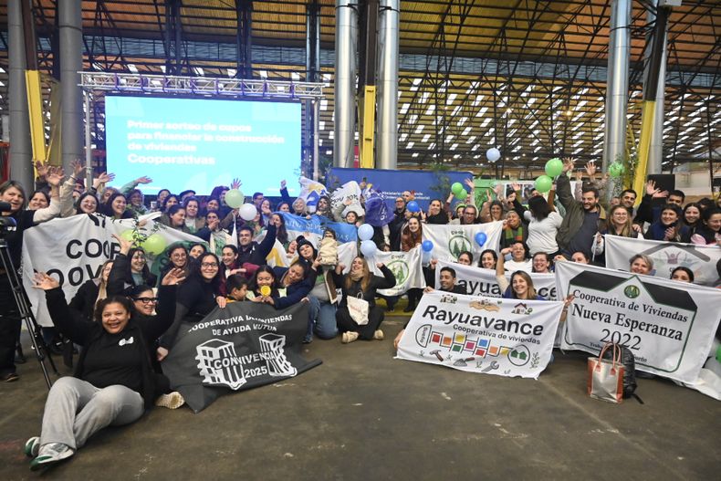 Ministerio de Vivienda realizó el primer sorteo del año para financiar cooperativas de vivienda