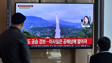 corea del norte lanzo 23 misiles, uno cerca de corea del sur
