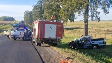 Un hombre grave tras choque entre una camioneta y un camión en Soriano