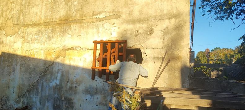 La Teja: vecinos denuncian que intrusos entran a robar en un depósito abandonado y cruzan patios y techos