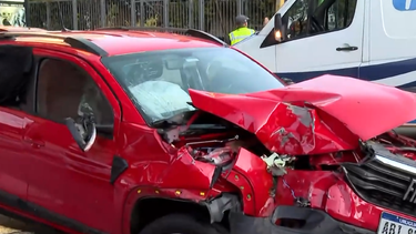 Una mujer resultó herida tras chocar su camioneta con un ómnibus en Buceo