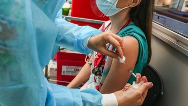 Gobierno analiza vacunación a uruguayos residentes en Argentina