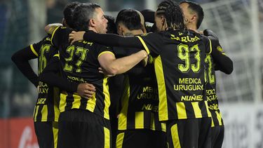 Con goles de Arezo y Laxalt, Peñarol derrota a Defensor Sporting en su visita al Franzini Con goles de Arezo y Laxalt, Peñarol derrota a Defensor Sporting en su visita al Franzini