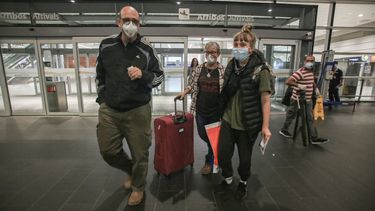 Colegios recomiendan cuarentena a jóvenes que viajaron al exterior