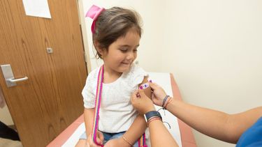 Galiana recomendó la vacunación contra el COVID a niños de 5 a 11 años