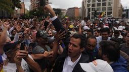 Senadores de la oposición piden que se reconozca a Guaidó