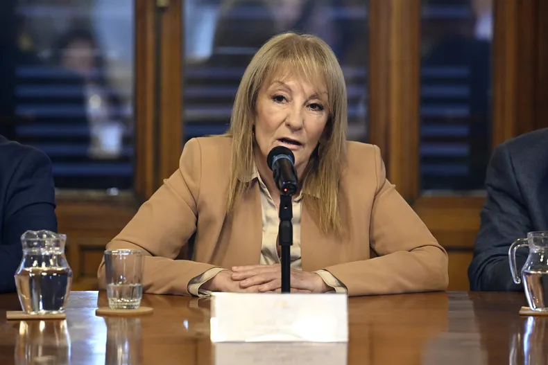 Negativa de partidos de oposición a participar de Congreso de Educación es "grave error", dijo Carolina Cosse