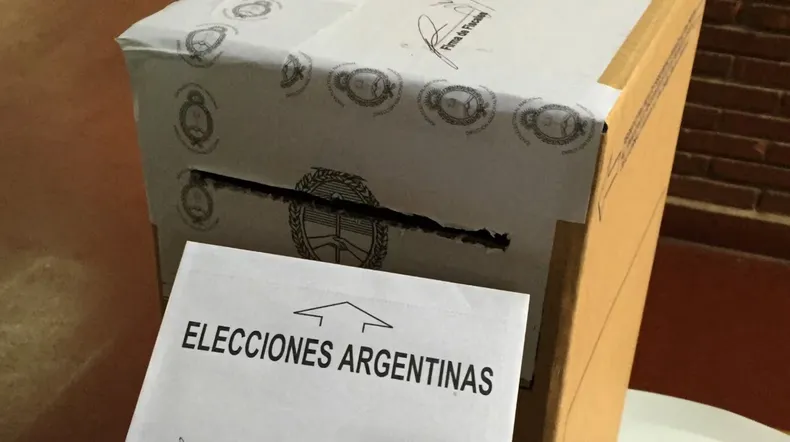 elecciones-2025-que-son-las-encuestas-boca-de-urna-y-por-que-no-se-pueden-difundir-antes-del-cierre-de-los-comicios-foto-afpjuan-mabromata-IT57DM6LNZF2ZBV4OQEOCIPURI