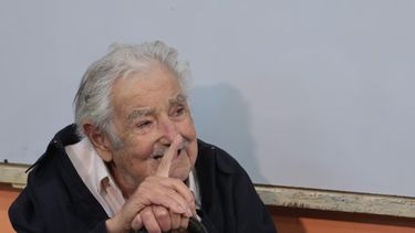 El expresidente José Mujica está hospitalizado y será operado esta tarde