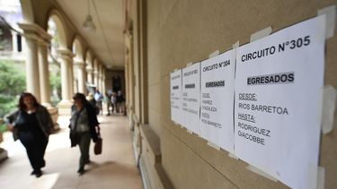 Tránsito congestionado en Montevideo por las elecciones en la Udelar