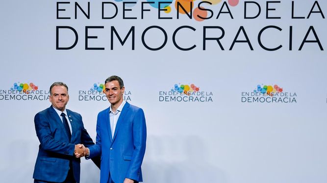 Orsi participó de la Cumbre en Defensa de la Democracia en España y mantuvo una reunión con Pedro Sánchez