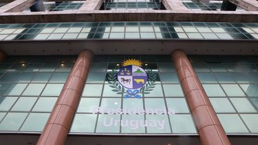 Yamandú Orsi convocó a un Consejo de Ministros el lunes en el inicio de una semana ajetreada