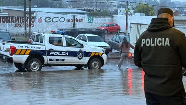 Dos delincuentes armados robaron unos $400.000 de un local de pagos en el Cerrito