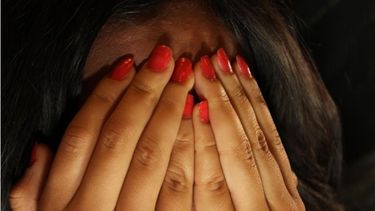 Se resiste a violación grupal y la desfiguran a golpes