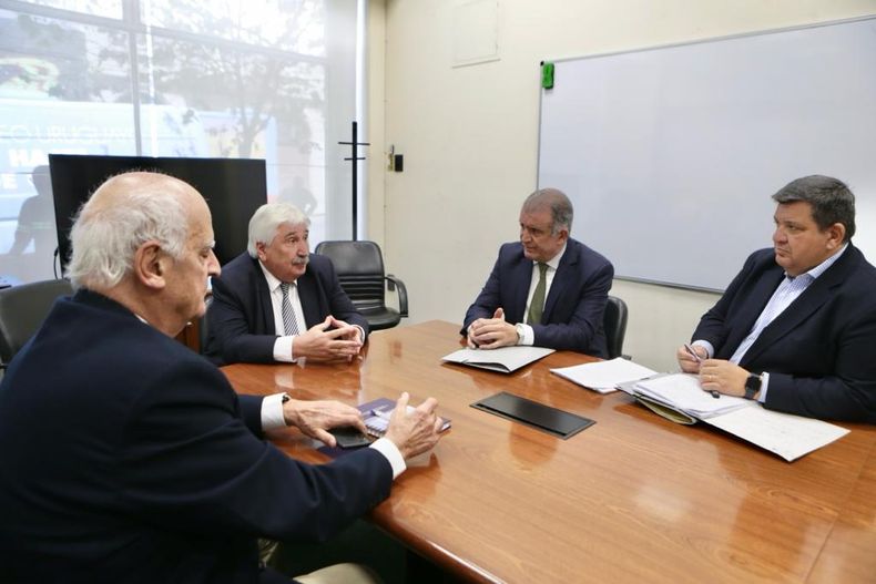 Las autoridades de AFE presentaron este viernes ante el fiscal de Corte, Juan Gómez, una denuncia penal contra autoridades anteriores del organismo.