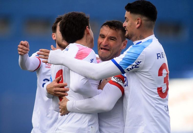 Nacional goleó 3-0 Wanderers con triplete de Gonzalo Bergessio por el  Campeonato Uruguayo, Deportes