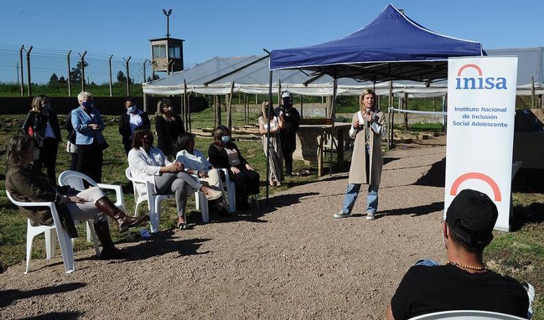 Sembrando inauguró nuevo invernáculo en la Colonia Berro
