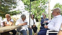 Lula fue recibidó por José Mujica en su chacra.&nbsp;