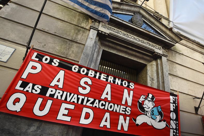 Funcionarios públicos y trabajadores tercerizados reclamaron ingreso de personal al Estado
