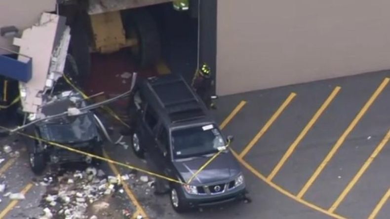 Auto embistió a multitud en Estados Unidos