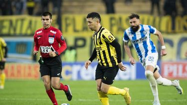 Peñarol empató en el Campeón del Siglo con Cerro Largo.
