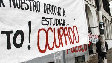 Estudiantes ocuparon sede de Magisterio.