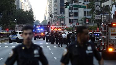 un hombre armado mato al menos a cinco personas en manhattan y fue hallado muerto