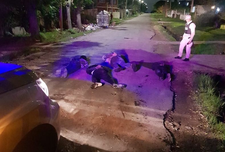 Tres hombres y una mujer fueron detenidos tras ser perseguidos por Policía Caminera.