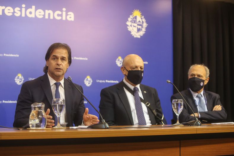 Lacalle Pou mantiene línea directa con el exGACH por variante ómicron
