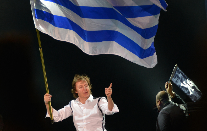 Así llegó Paul McCartney a la prueba de sonido en el Estadio Centenario | AFP