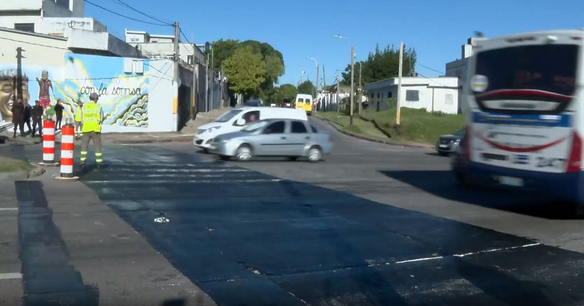 Intendencia de Montevideo tapó la cebra que vecinos habían pintado en donde fue atropellado adolescente