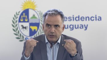 Yamandú Orsi explicó los cambios en las transferencias y aseguró que no se analizan aumentos impositivos
