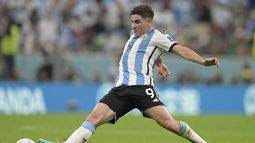 Julián Álvarez por Lautaro Martínez en el 11 de Argentina