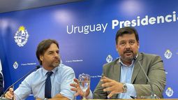 El presidente Luis Lacalle Pou y el exministro de Ambiente, Adrián Peña.&nbsp;