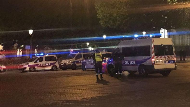 Alerta en París por tiroteo en la avenida Champs Élysées