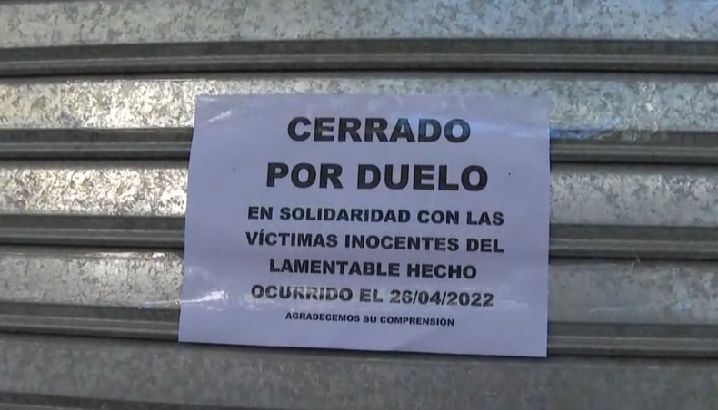 Comercios de la zona bajaron la cortina en señal de solidaridad con las víctimas.