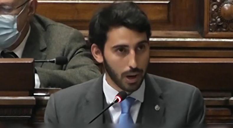 Presentan proyecto de ley para que extranjeros legales figuren como uruguayos