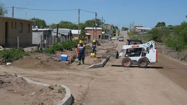 Ministerio de Vivienda trabaja en el barrio Cotravi y se está realizando el asfaltado en la zona