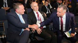 Álvaro Delgado y Yamandú Orsi comparecieron, como candidatos, en un evento sobre energías renovables|FocoUy