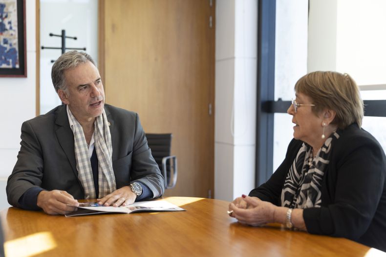 El presidente Orsi recibió a Michelle Bachelet en Torre Ejecutiva