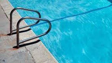 Niño cayó a piscina.&nbsp;