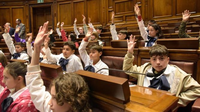 Sesión parlamentaria extraordinaria por el mundo narrativo de la saga 1930. -