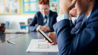 Anep analiza regular el uso de celulares en centros educativos: Es bueno intervenir, dijo Caggiani
