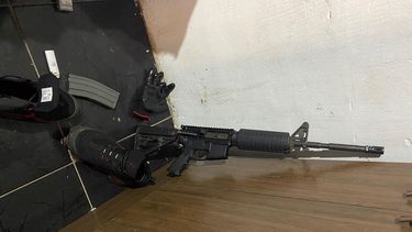 policia incauto dos subfusiles, drogas y mas armas tras allanamientos en san jose