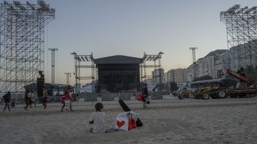 Un trabajador murió en accidente durante montaje de show de Shakira en Rio Un trabajador murió en accidente durante montaje de show de Shakira en Rio