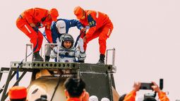 Zhai Zhigang, Ye Guangfu y Wang Yaping fueron los tres astronautas chinos de la misión espacial.