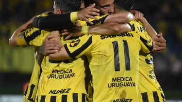 penarol le gano 5 a 1 a progreso y se quedo con la tabla anual