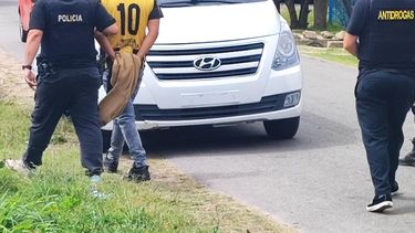 Allanamiento en Villa Don Bosco: incautaron droga, un arma y hay dos detenidos