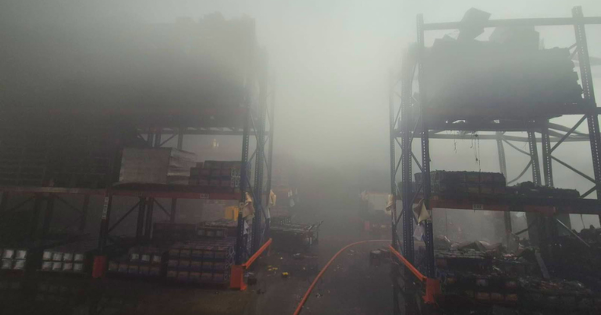 Bomberos controló incendio en un depósito de baterías sobre 
