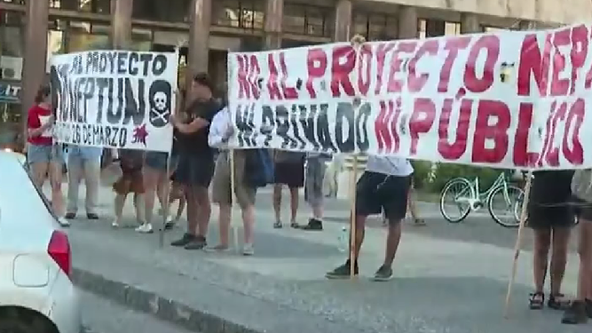 Manifestación contra el proyecto Neptuno frente a la Torre Ejecutiva